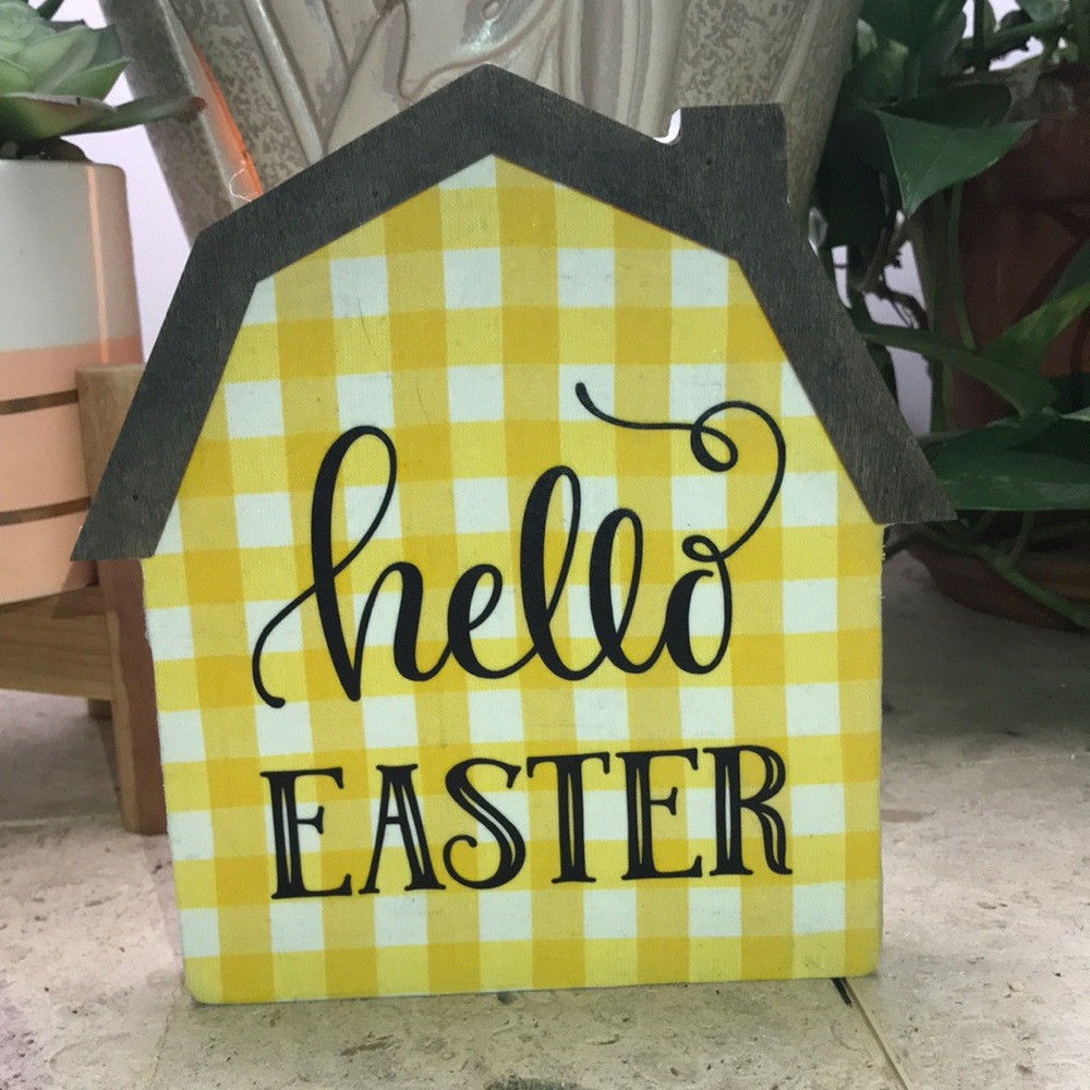 🎉🎉 CLOSET CLEAR OUT 🎉🎉Handcrafted Farmhouse “Hello Easter” Barn